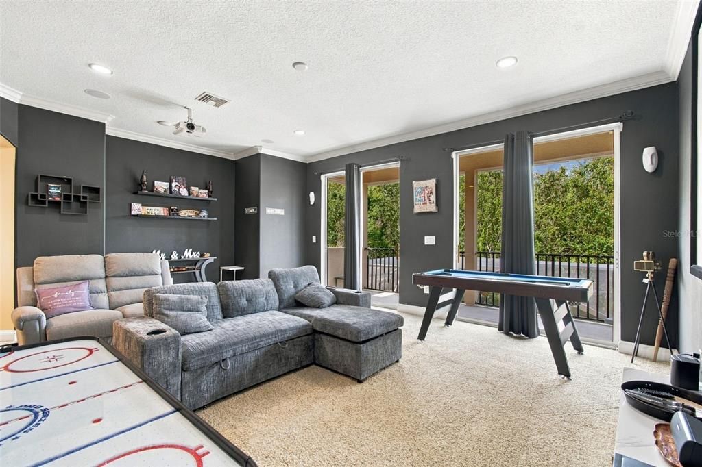 En Venta: $825,000 (4 camas, 3 baños, 3227 Pies cuadrados)