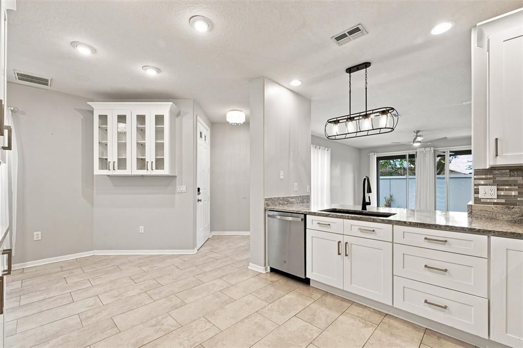 На продажу: $365,000 (3 спален, 2 ванн, 1666 Квадратных фут)