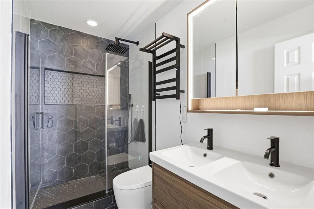 For Rent: $2,350 (3 beds, 2 baths, 1233 Square Feet)