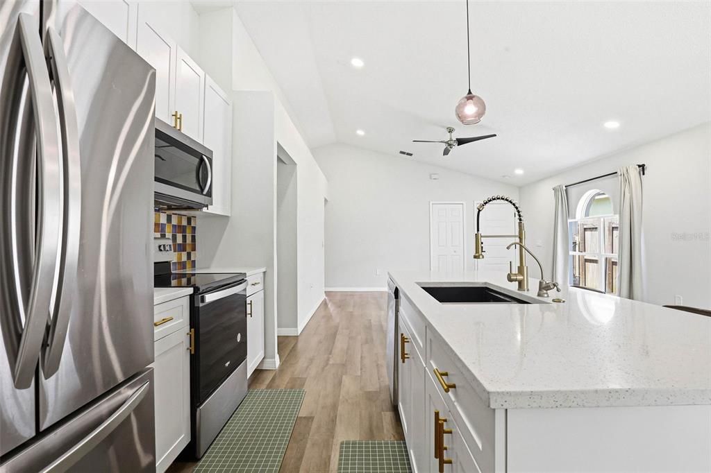 For Rent: $2,350 (3 beds, 2 baths, 1233 Square Feet)