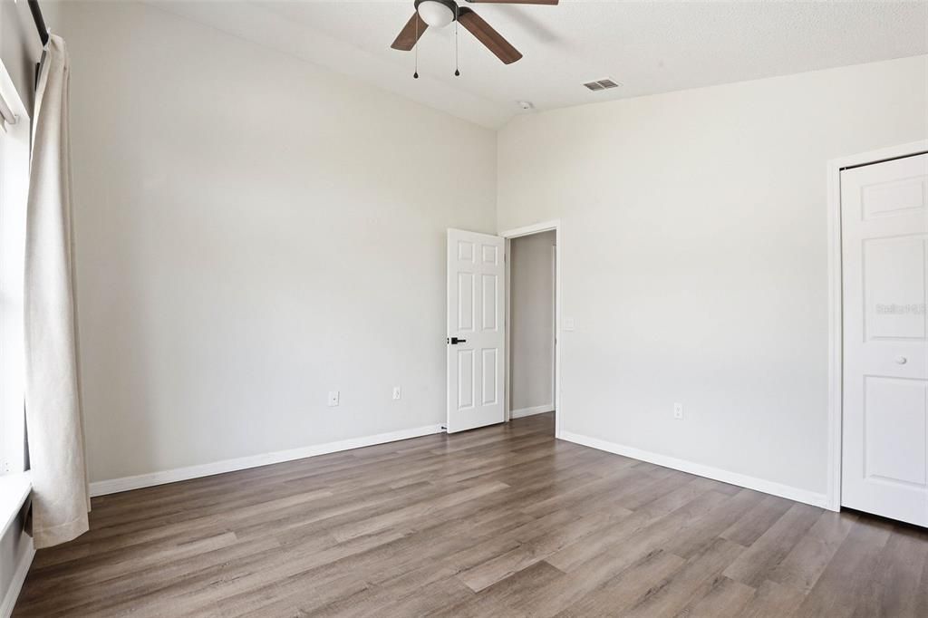 For Rent: $2,350 (3 beds, 2 baths, 1233 Square Feet)