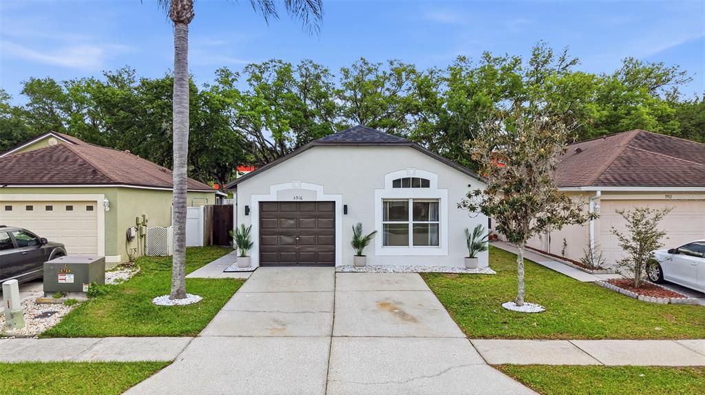 For Rent: $2,350 (3 beds, 2 baths, 1233 Square Feet)