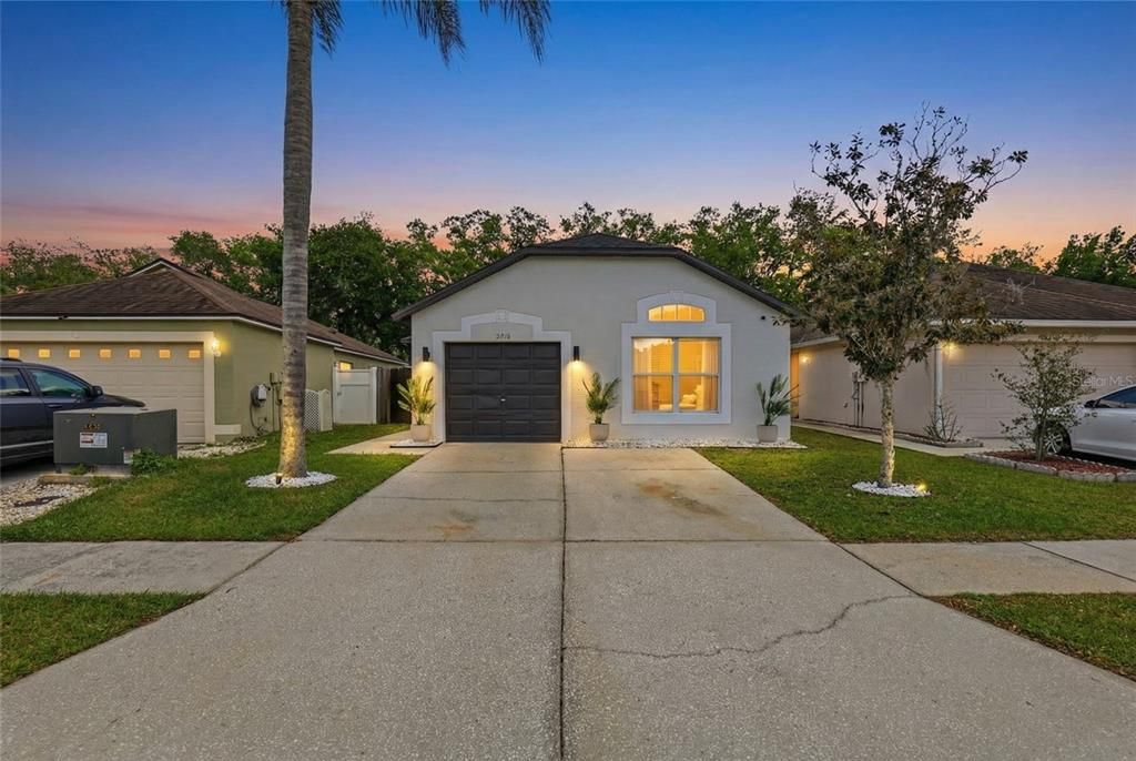 For Rent: $2,350 (3 beds, 2 baths, 1233 Square Feet)