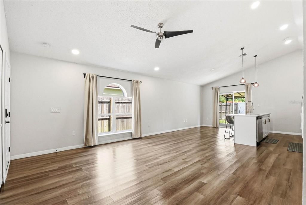For Rent: $2,350 (3 beds, 2 baths, 1233 Square Feet)