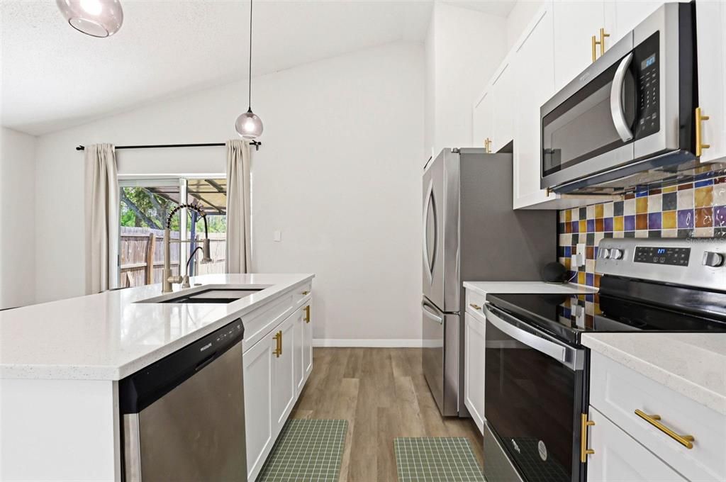 For Rent: $2,350 (3 beds, 2 baths, 1233 Square Feet)