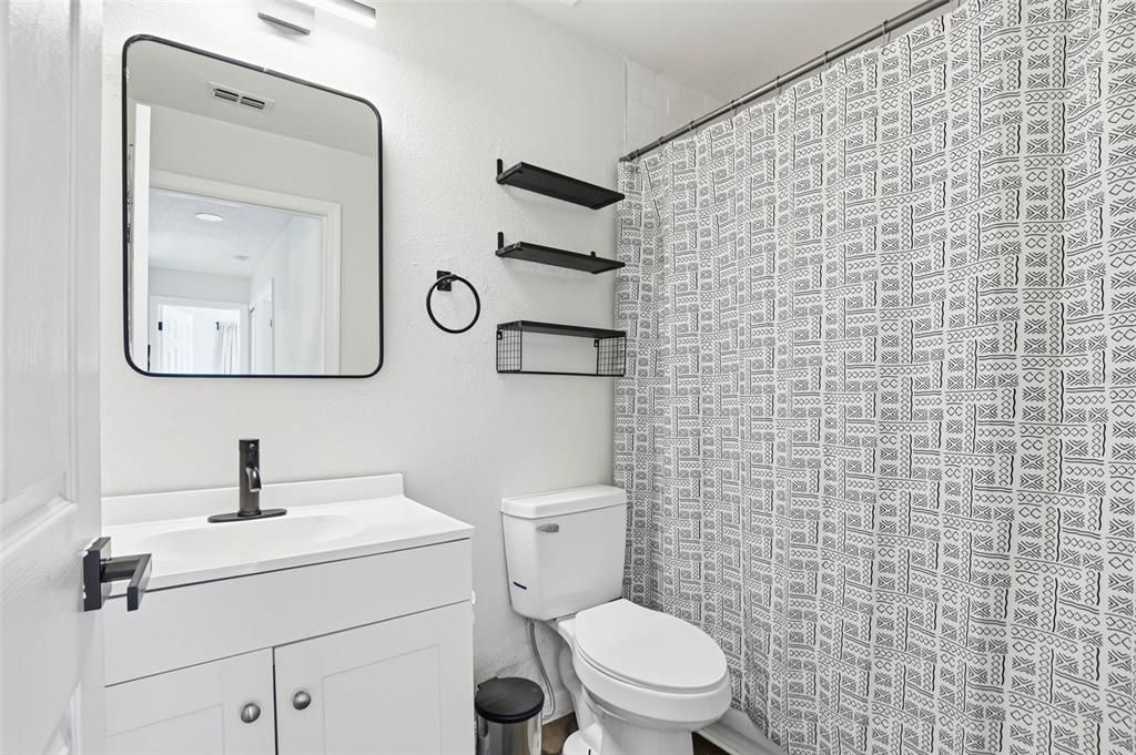 For Rent: $2,350 (3 beds, 2 baths, 1233 Square Feet)