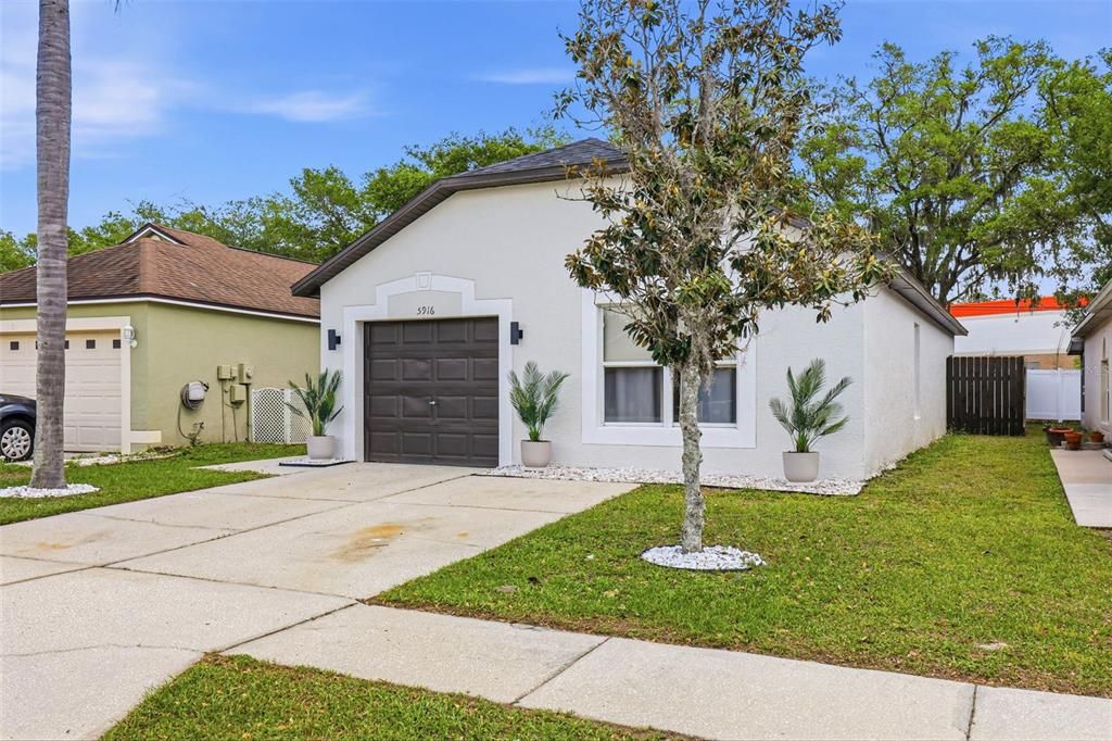 For Rent: $2,350 (3 beds, 2 baths, 1233 Square Feet)