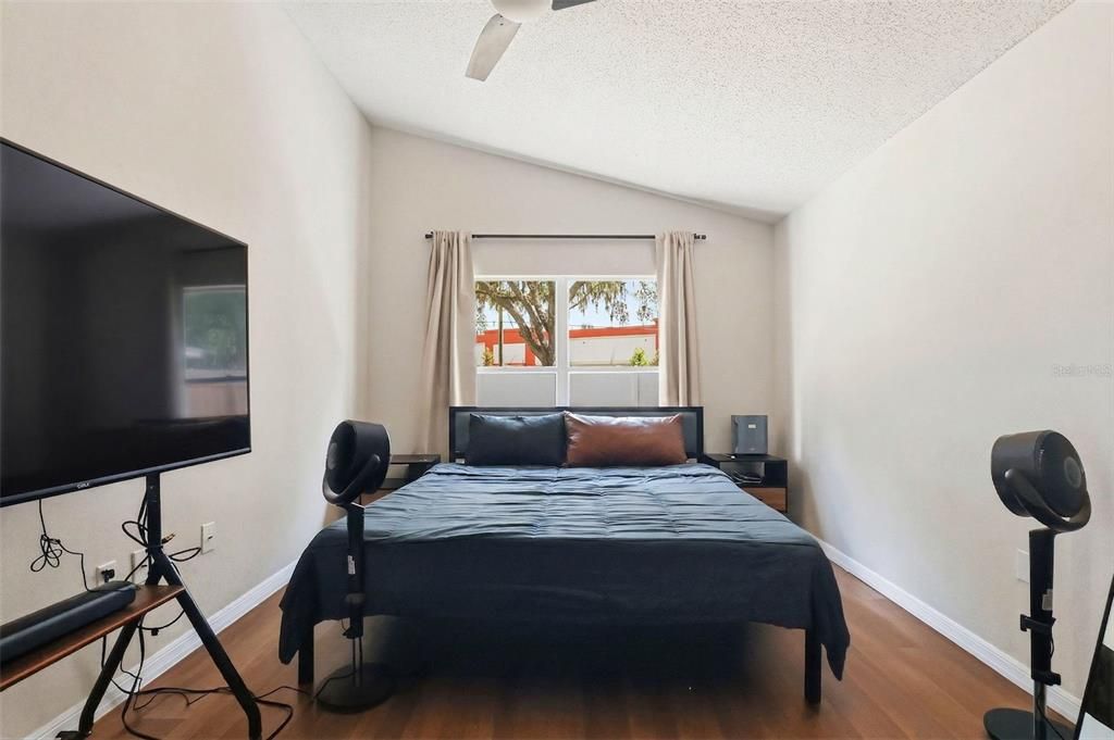 For Rent: $2,350 (3 beds, 2 baths, 1233 Square Feet)