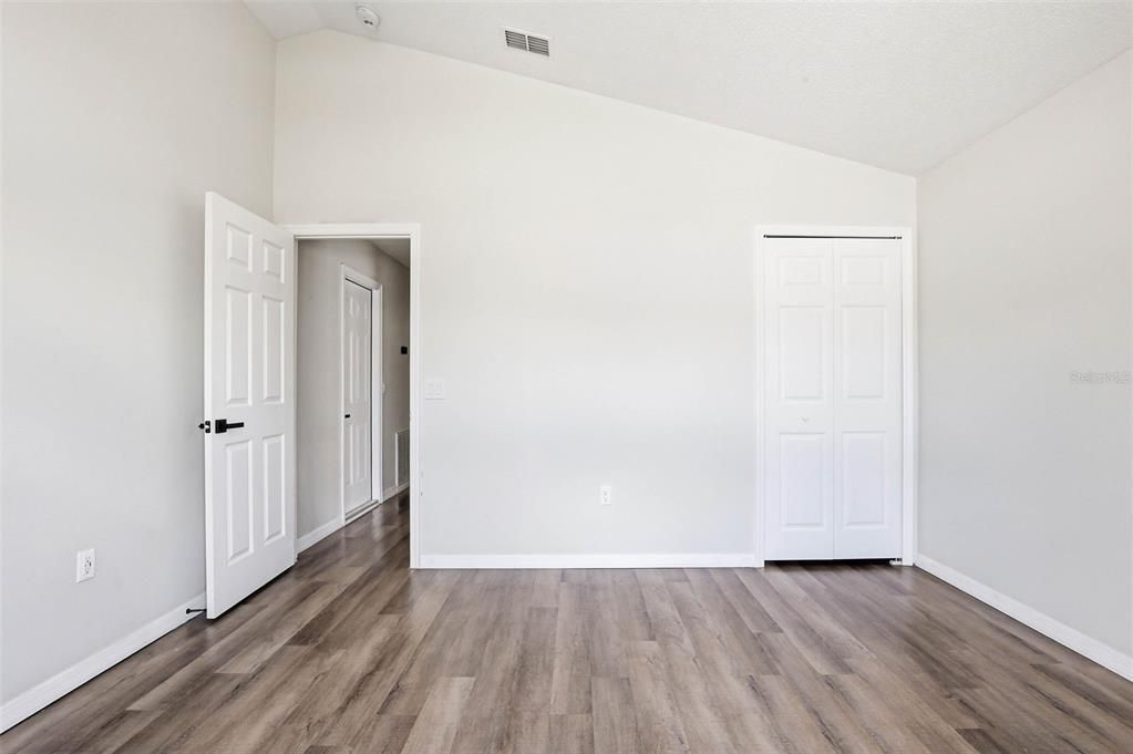 For Rent: $2,350 (3 beds, 2 baths, 1233 Square Feet)