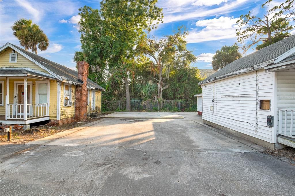 For Sale: $925,000 (1 beds, 1 baths, 1814 Square Feet)