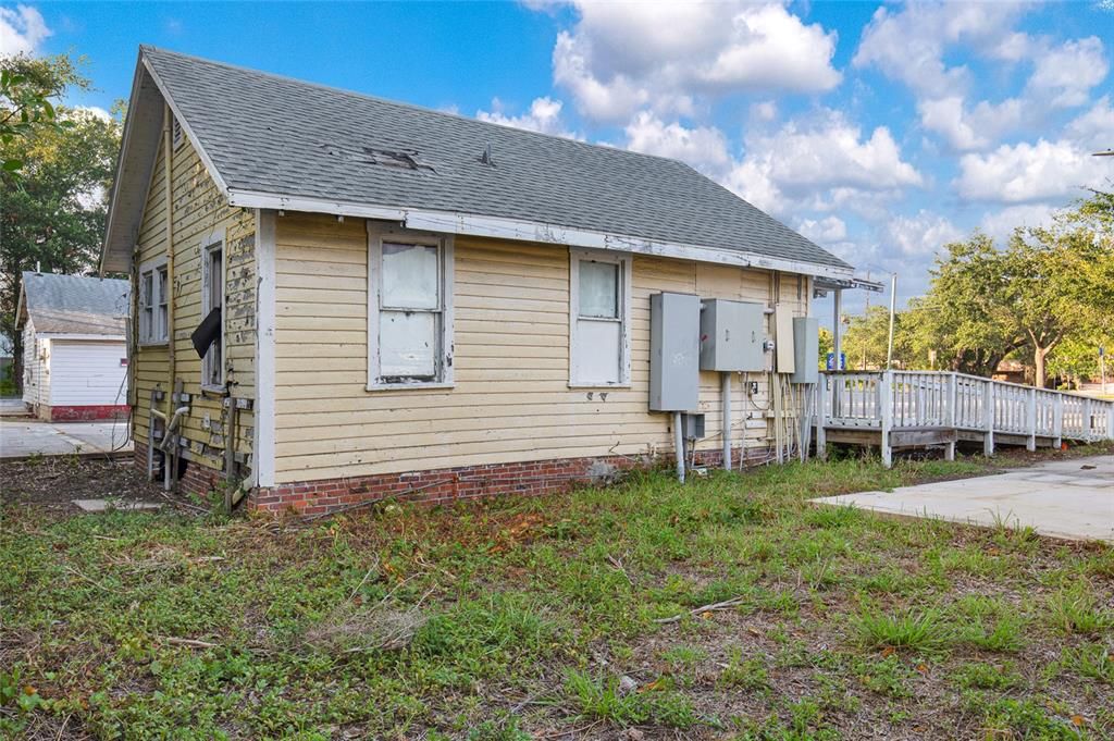For Sale: $925,000 (1 beds, 1 baths, 1814 Square Feet)