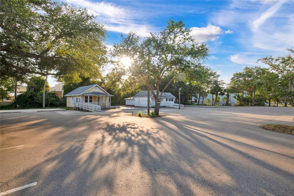 For Sale: $925,000 (1 beds, 1 baths, 1814 Square Feet)
