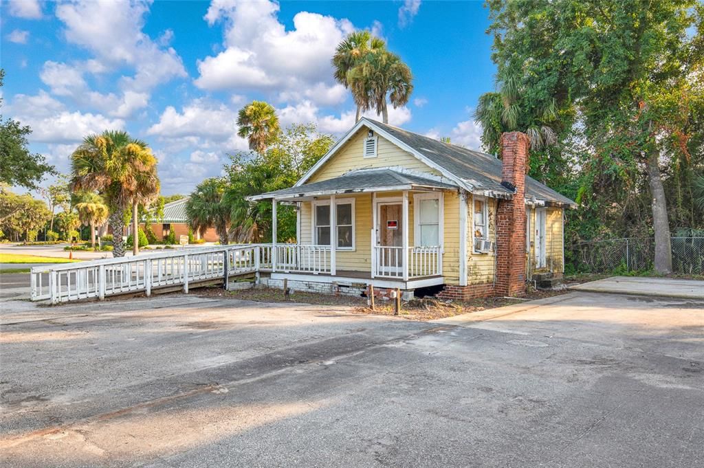 For Sale: $925,000 (1 beds, 1 baths, 1814 Square Feet)
