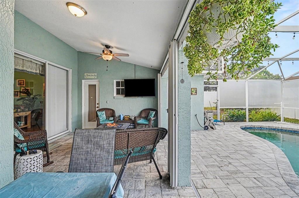 For Sale: $465,000 (3 beds, 3 baths, 2208 Square Feet)