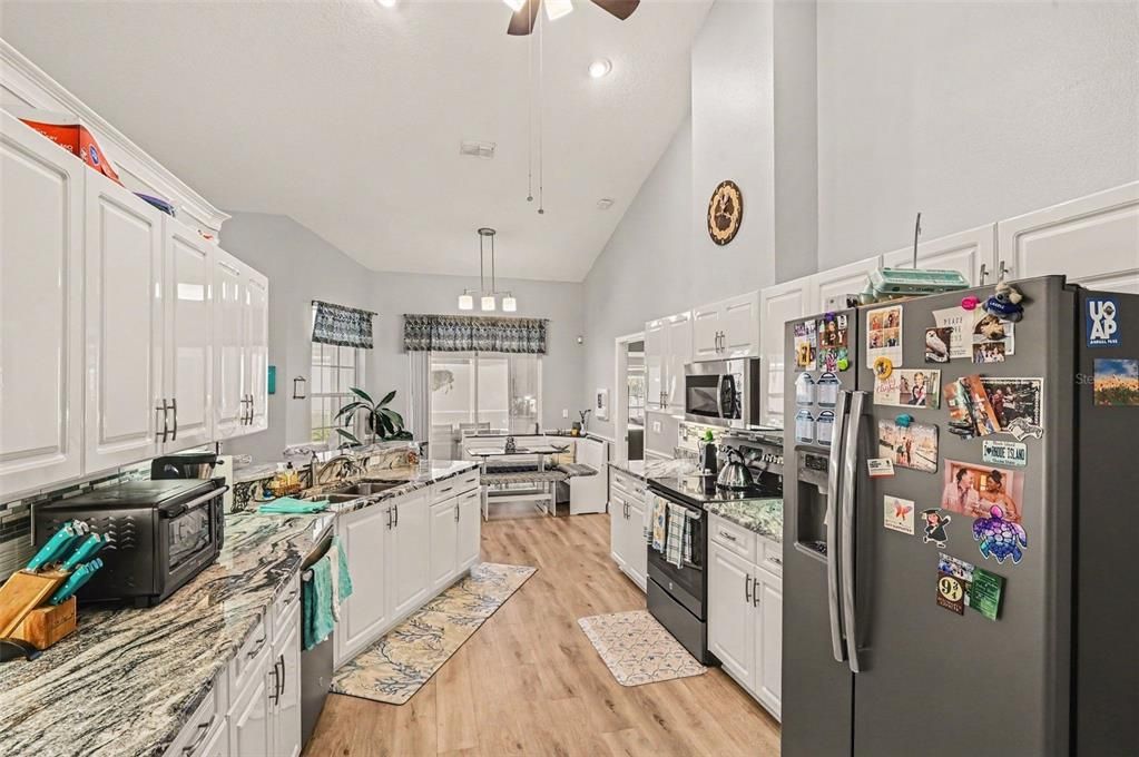 For Sale: $465,000 (3 beds, 3 baths, 2208 Square Feet)