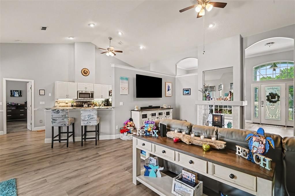 For Sale: $465,000 (3 beds, 3 baths, 2208 Square Feet)