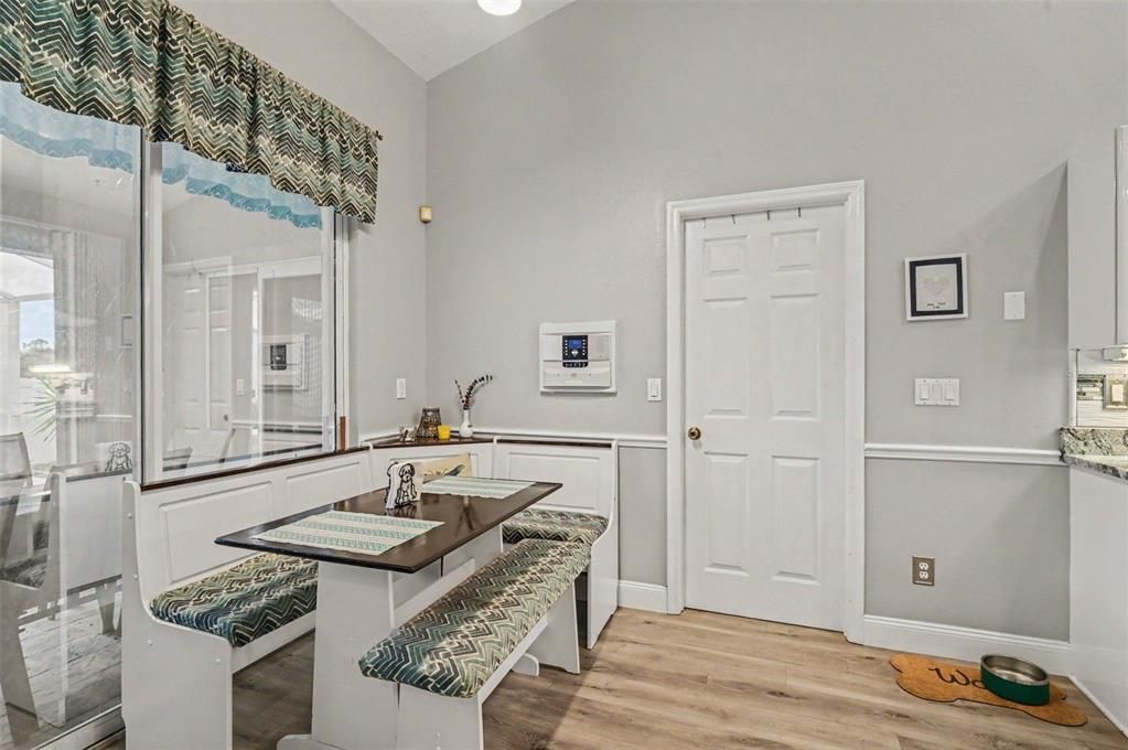 For Sale: $465,000 (3 beds, 3 baths, 2208 Square Feet)