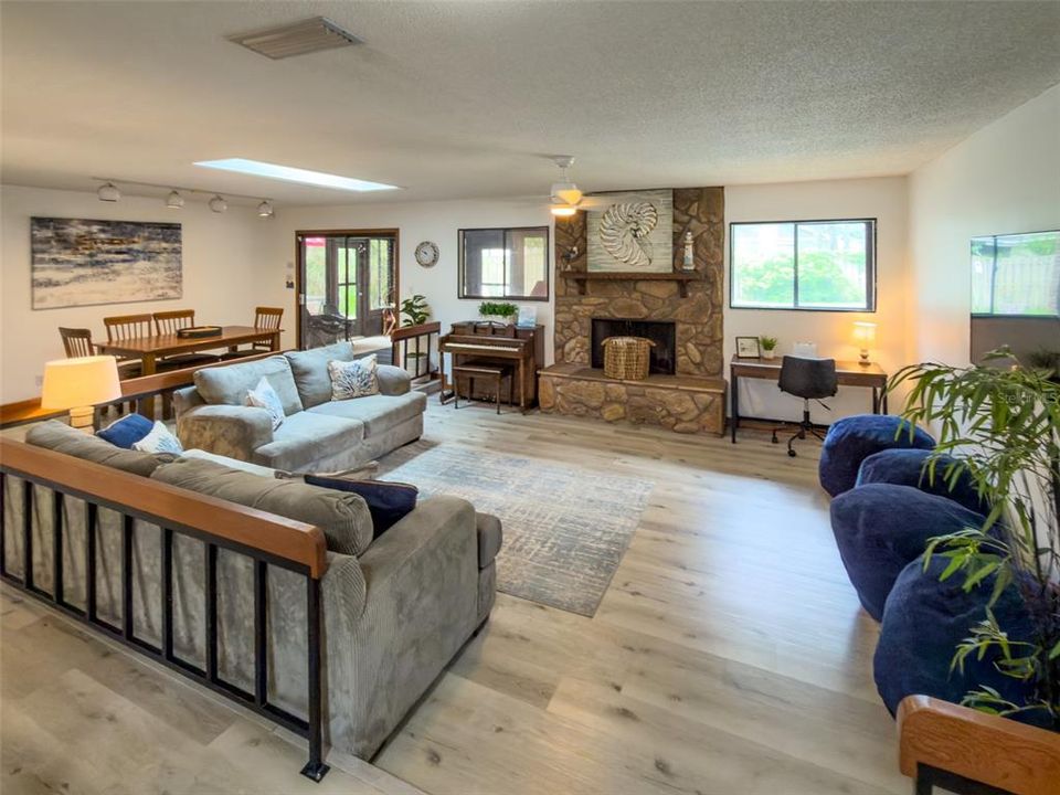 For Sale: $371,500 (3 beds, 2 baths, 1486 Square Feet)