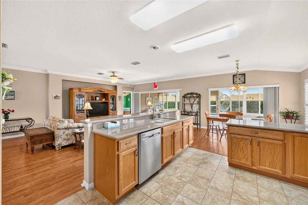For Sale: $342,000 (3 beds, 2 baths, 1718 Square Feet)