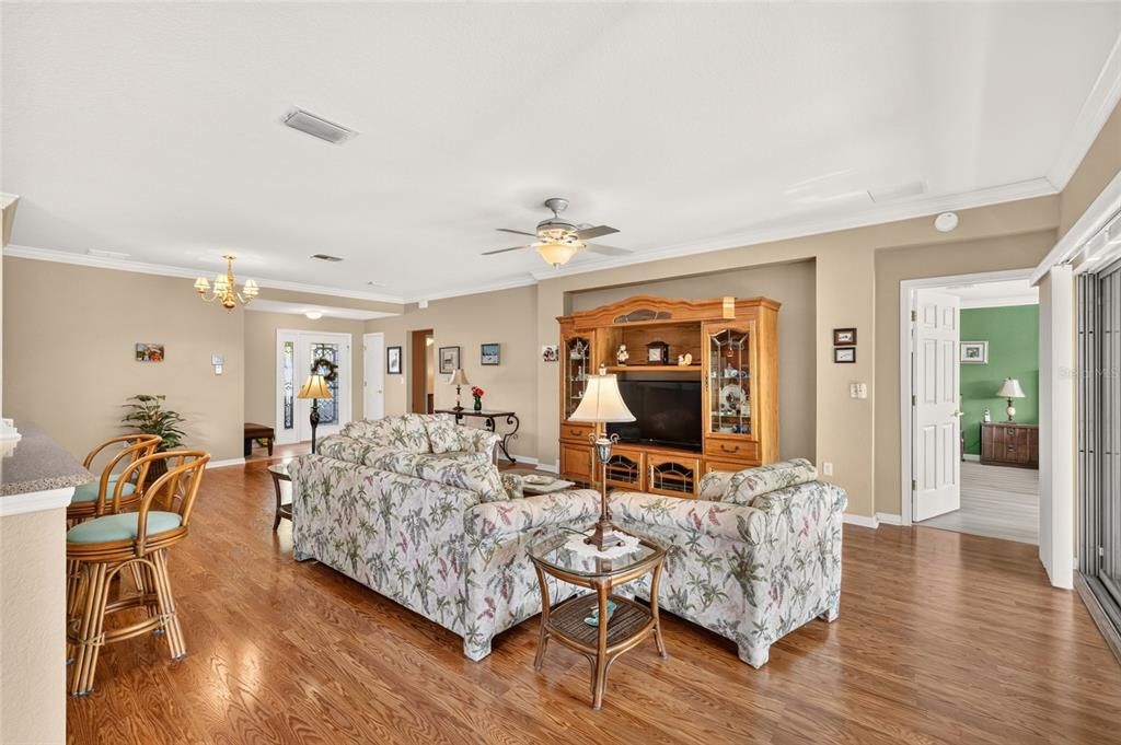 For Sale: $342,000 (3 beds, 2 baths, 1718 Square Feet)