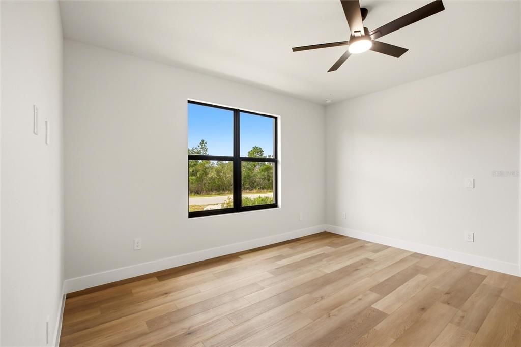 For Sale: $389,900 (4 beds, 3 baths, 1927 Square Feet)