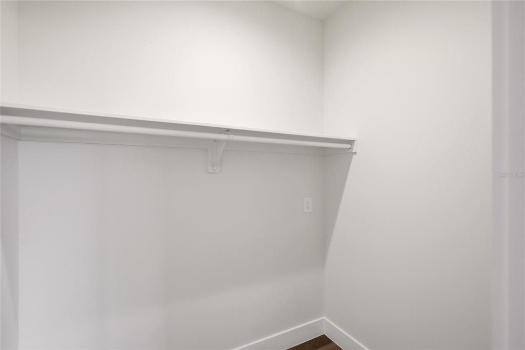 For Sale: $389,900 (4 beds, 3 baths, 1927 Square Feet)