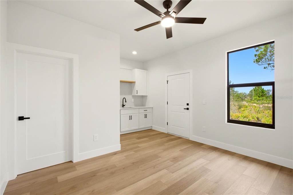 For Sale: $389,900 (4 beds, 3 baths, 1927 Square Feet)