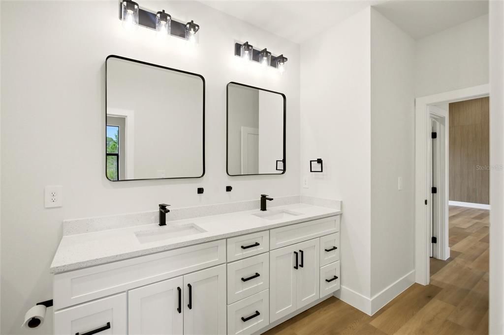 For Sale: $389,900 (4 beds, 3 baths, 1927 Square Feet)