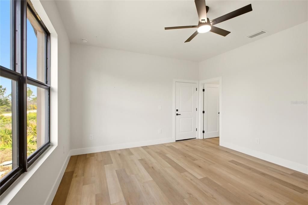 For Sale: $389,900 (4 beds, 3 baths, 1927 Square Feet)