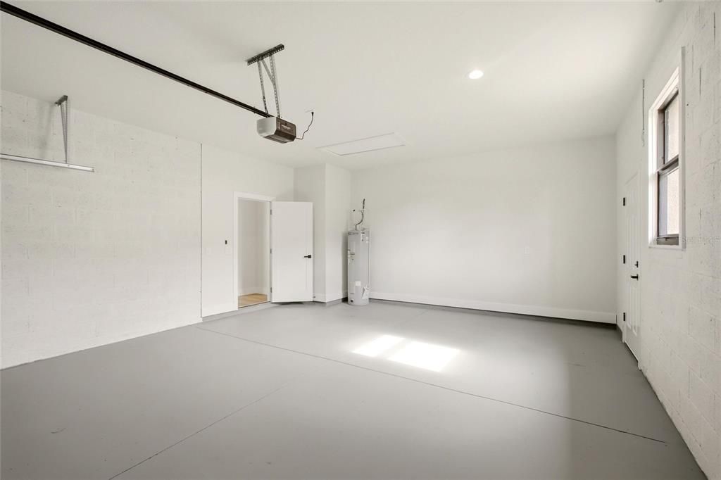 For Sale: $389,900 (4 beds, 3 baths, 1927 Square Feet)