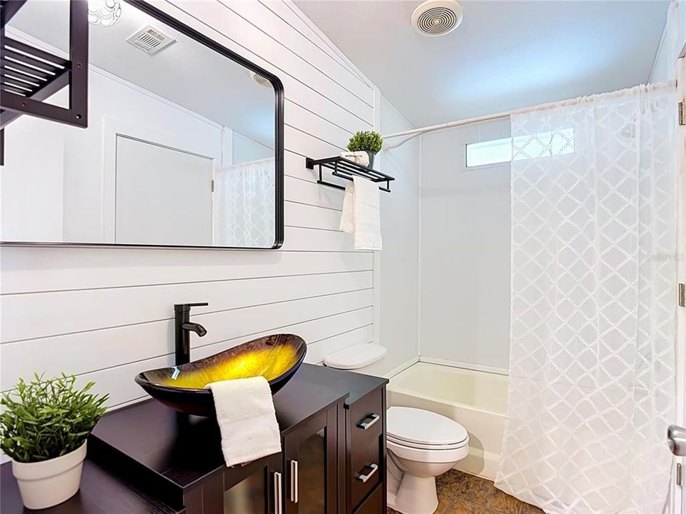 For Sale: $349,900 (4 beds, 3 baths, 2356 Square Feet)