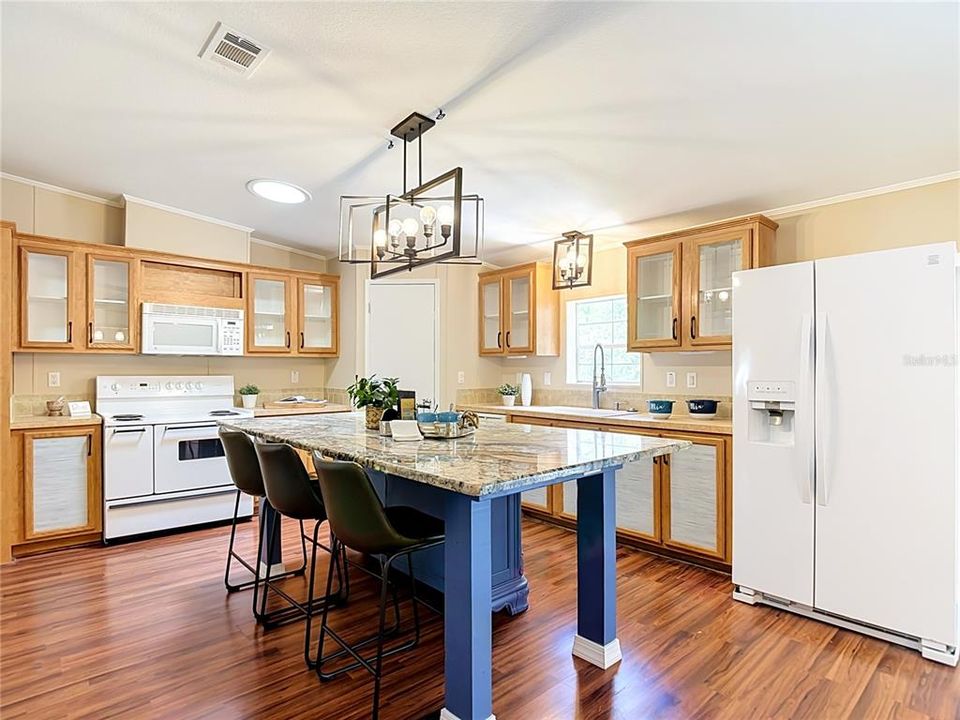 For Sale: $349,900 (4 beds, 3 baths, 2356 Square Feet)