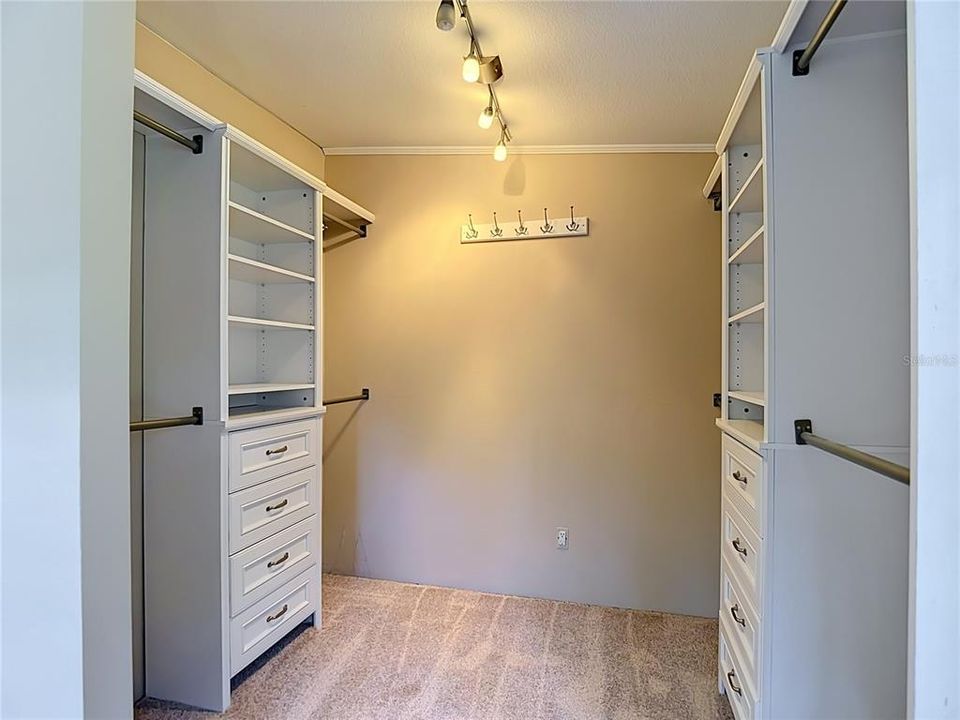 For Sale: $349,900 (4 beds, 3 baths, 2356 Square Feet)
