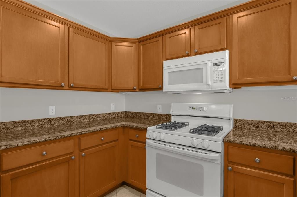 На продажу: $195,000 (1 спален, 1 ванн, 823 Квадратных фут)
