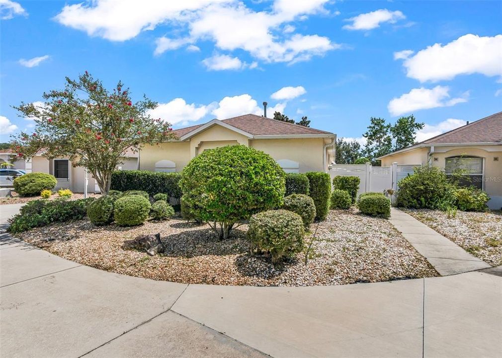 For Sale: $395,000 (3 beds, 2 baths, 1372 Square Feet)