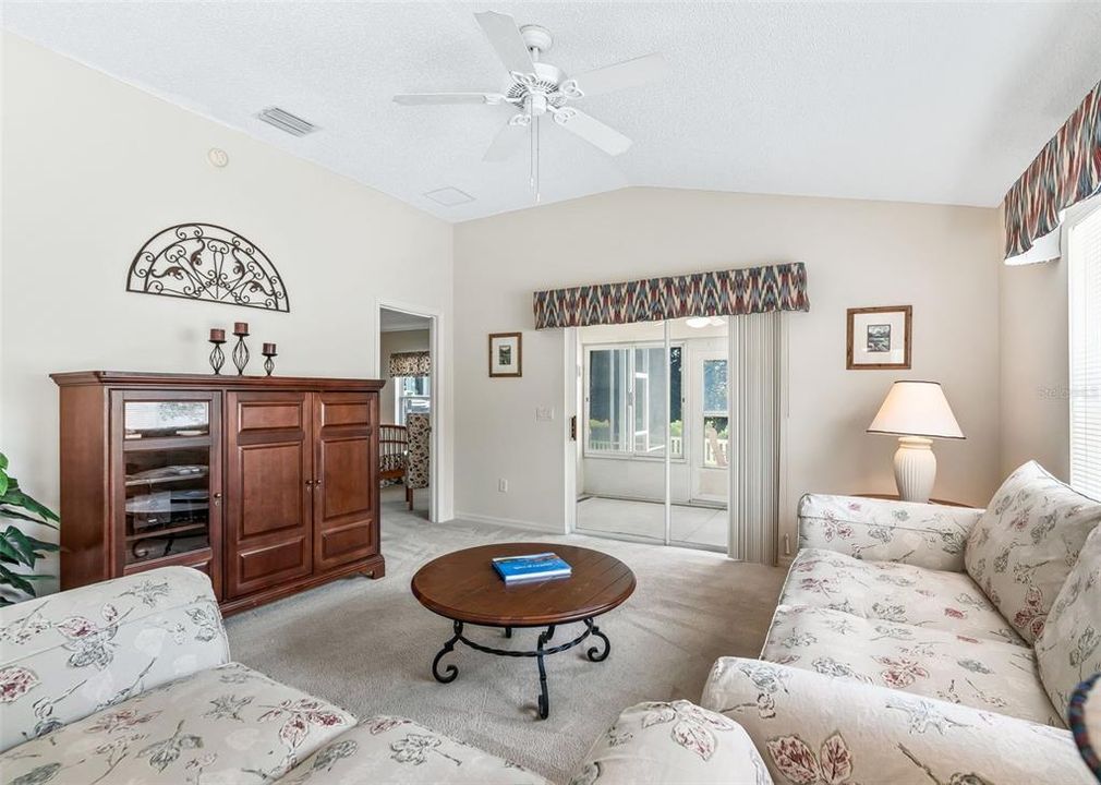 For Sale: $395,000 (3 beds, 2 baths, 1372 Square Feet)