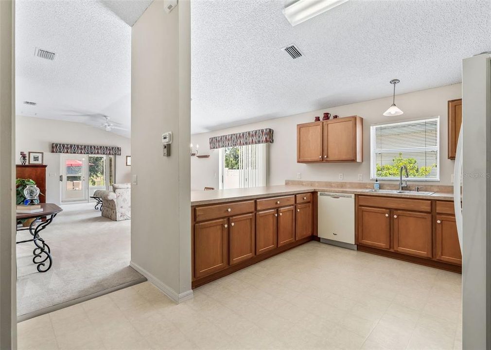 For Sale: $395,000 (3 beds, 2 baths, 1372 Square Feet)