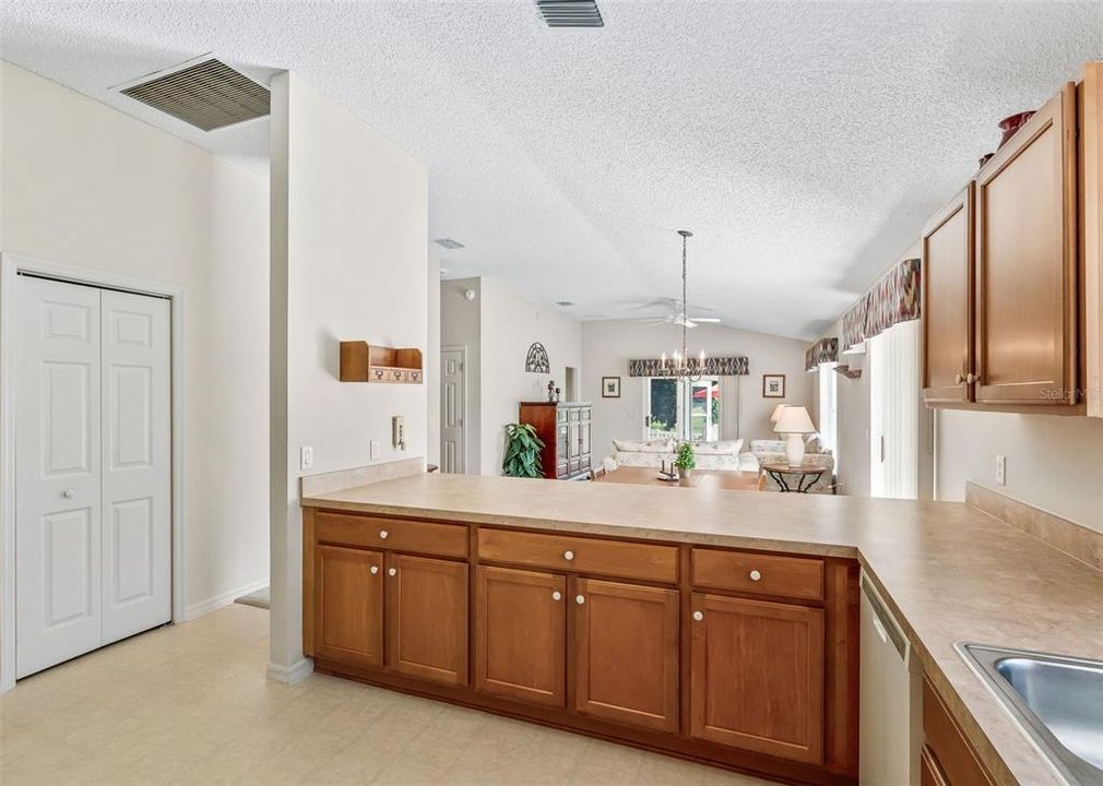 For Sale: $395,000 (3 beds, 2 baths, 1372 Square Feet)