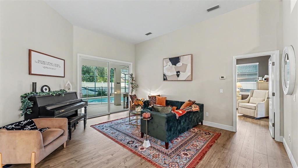 En Venta: $574,900 (4 camas, 3 baños, 2661 Pies cuadrados)