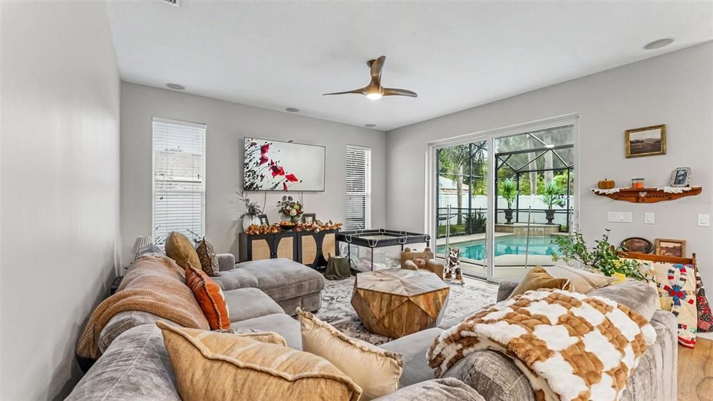 En Venta: $574,900 (4 camas, 3 baños, 2661 Pies cuadrados)