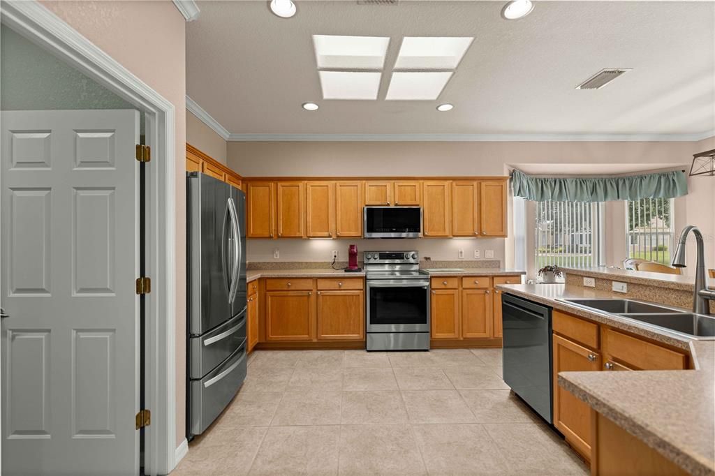 For Sale: $365,000 (2 beds, 2 baths, 1732 Square Feet)