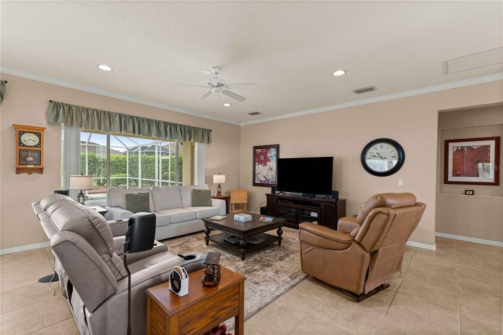 For Sale: $365,000 (2 beds, 2 baths, 1732 Square Feet)
