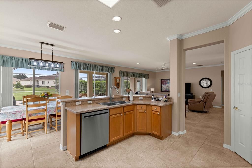 For Sale: $365,000 (2 beds, 2 baths, 1732 Square Feet)
