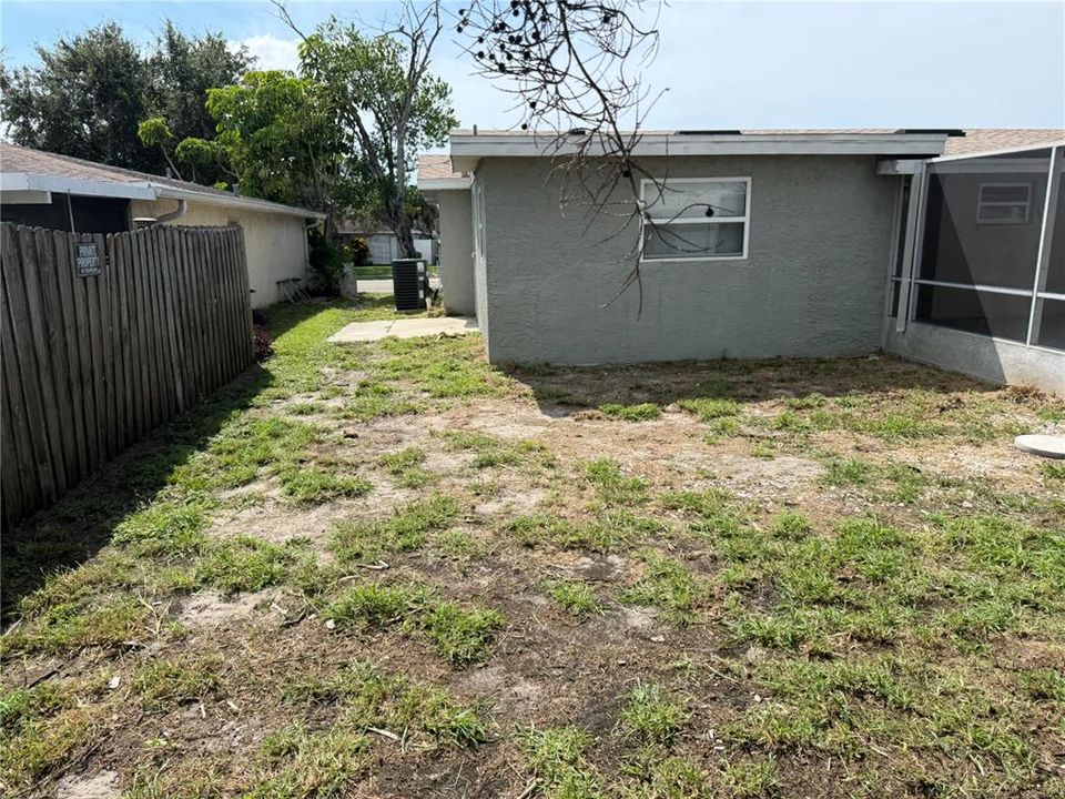 For Rent: $1,600 (3 beds, 2 baths, 1006 Square Feet)