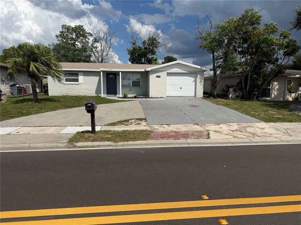 For Rent: $1,600 (3 beds, 2 baths, 1006 Square Feet)