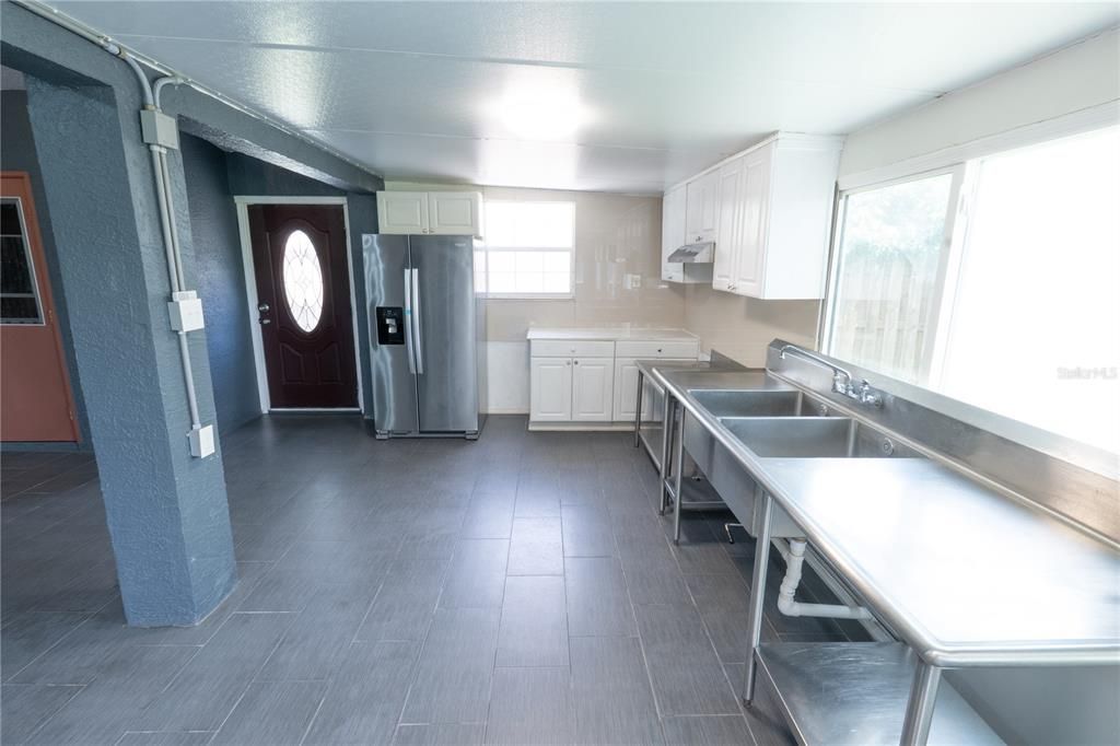 For Rent: $2,850 (4 beds, 2 baths, 2670 Square Feet)