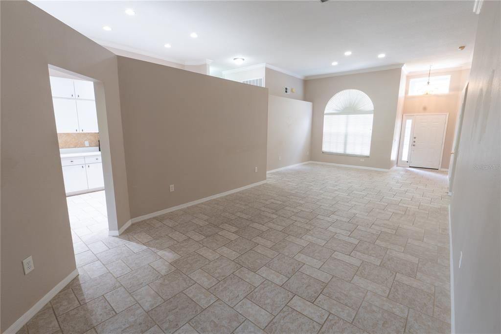 For Rent: $2,850 (4 beds, 2 baths, 2670 Square Feet)