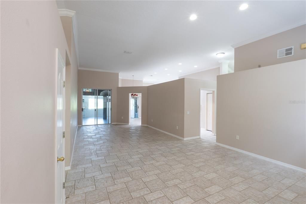 For Rent: $2,850 (4 beds, 2 baths, 2670 Square Feet)