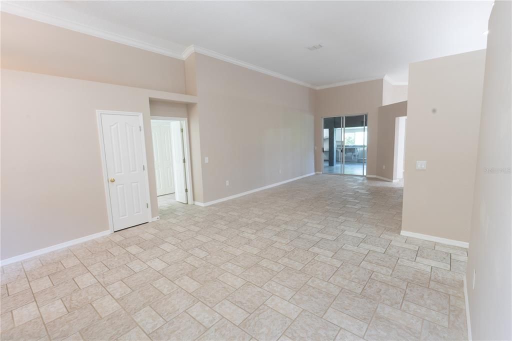 For Rent: $2,850 (4 beds, 2 baths, 2670 Square Feet)
