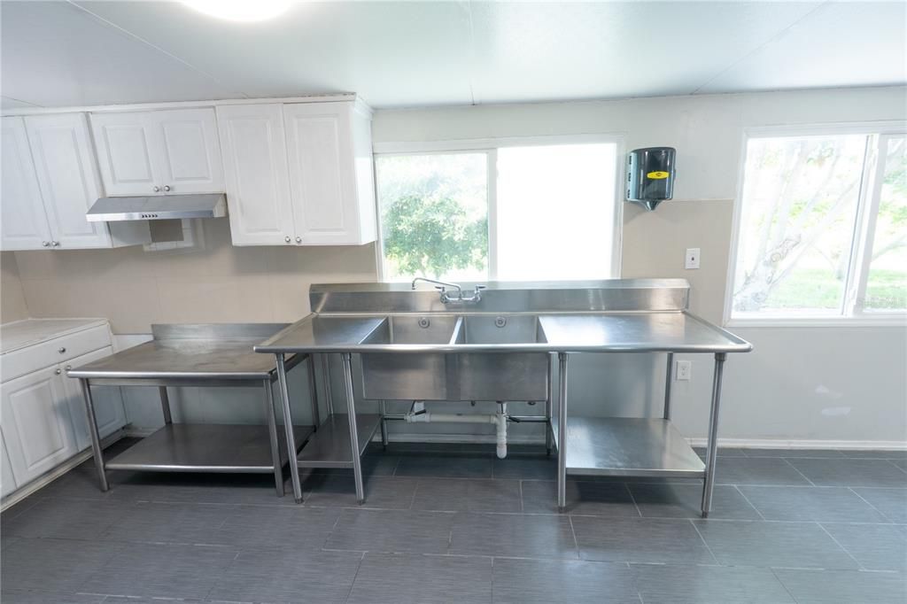 For Rent: $2,850 (4 beds, 2 baths, 2670 Square Feet)